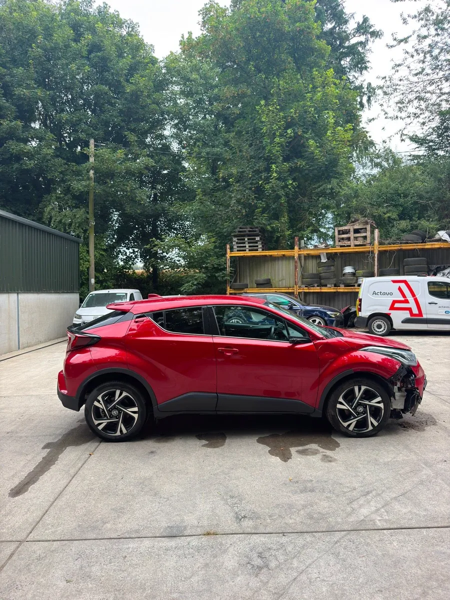 2023 Toyota CHR - Image 4