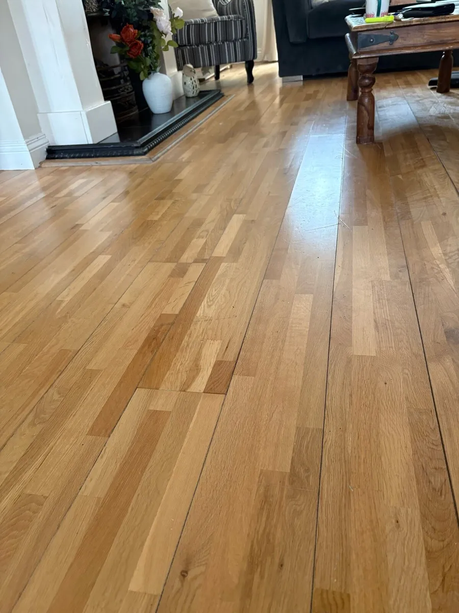 Solid wooden floor - Image 1