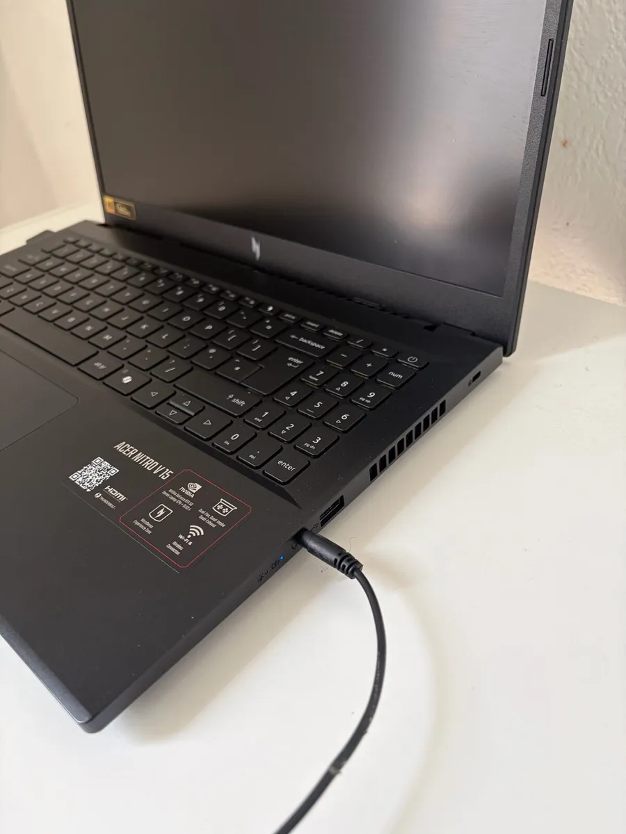 Acer Nitro v15 + mouse razer - Image 4