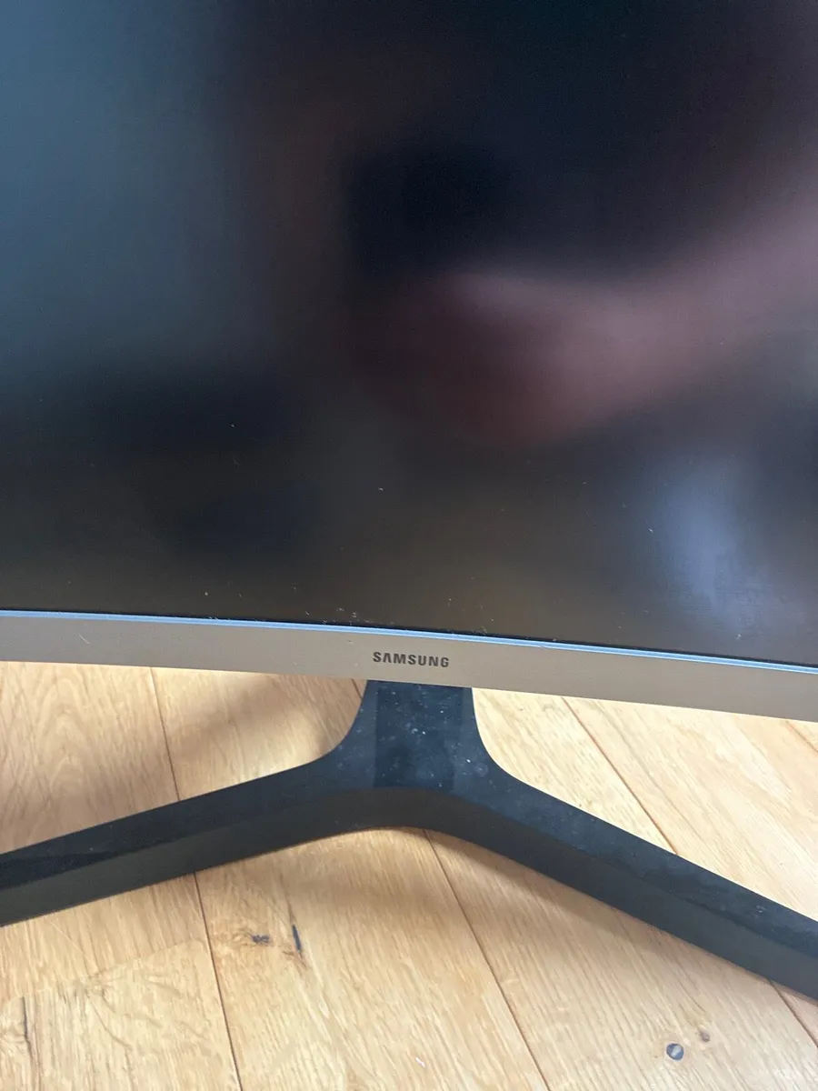 Samsung Full HD 32" curved 100Hz monitor - Image 2
