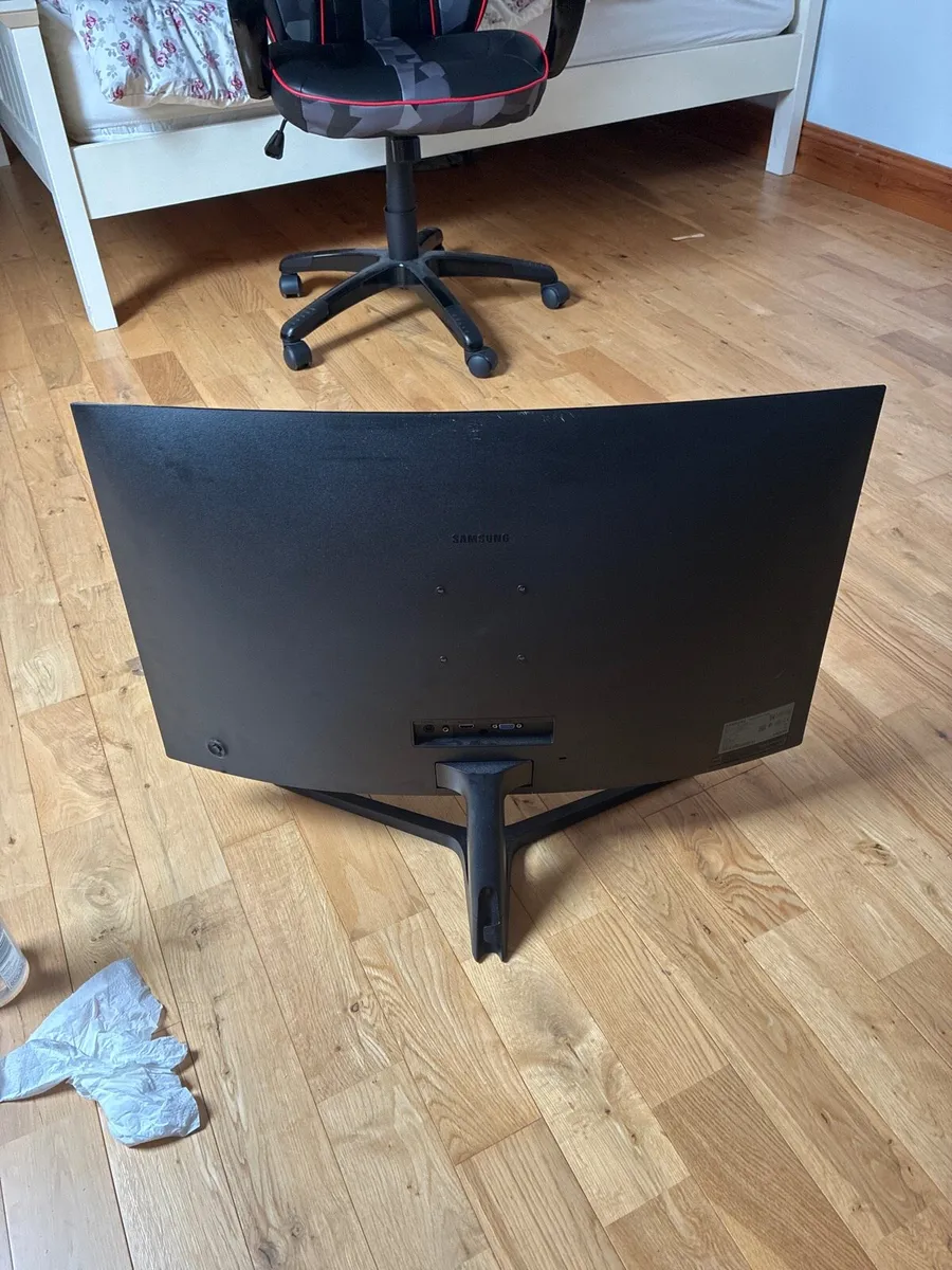 Samsung Full HD 32" curved 100Hz monitor - Image 3
