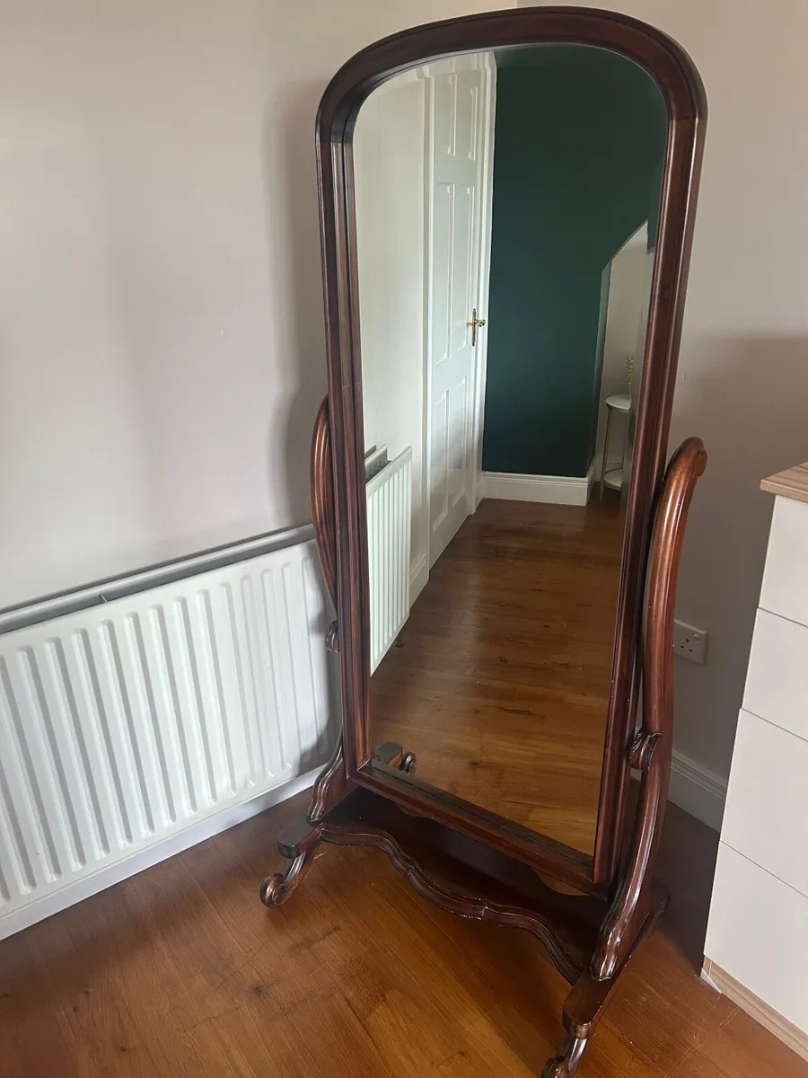 Mahogany Dressing table and Mirror - Image 3