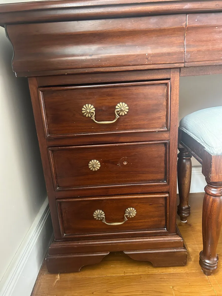 Mahogany Dressing table and Mirror - Image 2