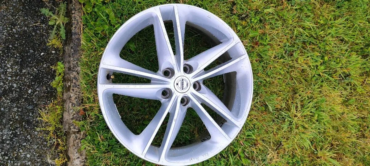 Nissan Qashqai 19 inch alloy - Image 1