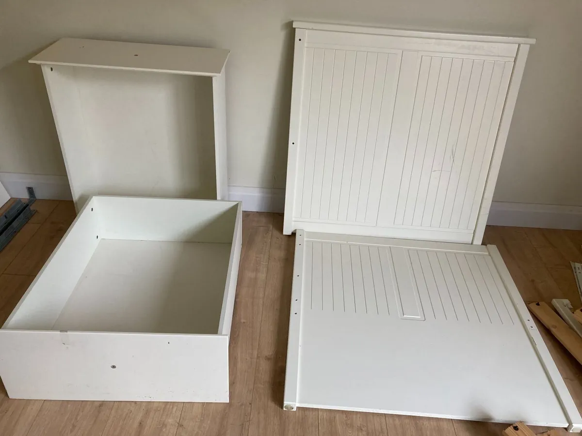 Day Bed - turns from single into a double - Image 2