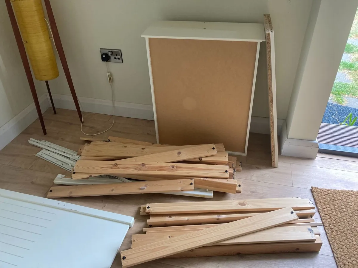 Day Bed - turns from single into a double - Image 4