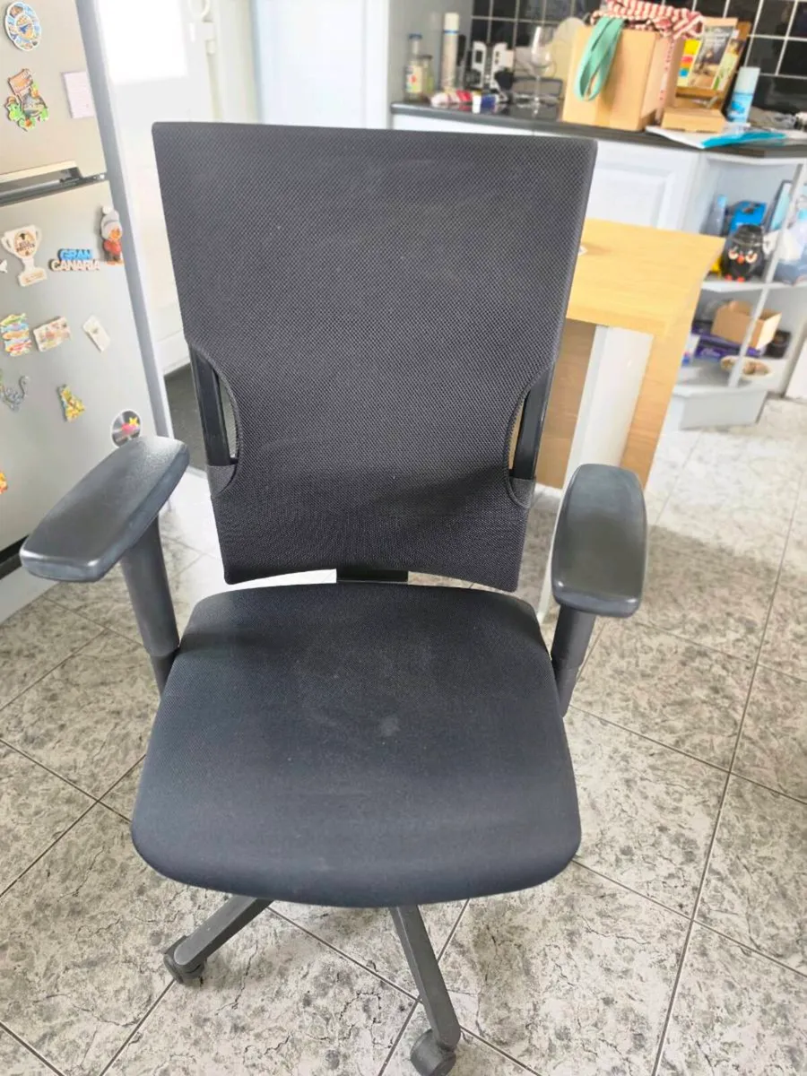 Desk and chair - Image 4