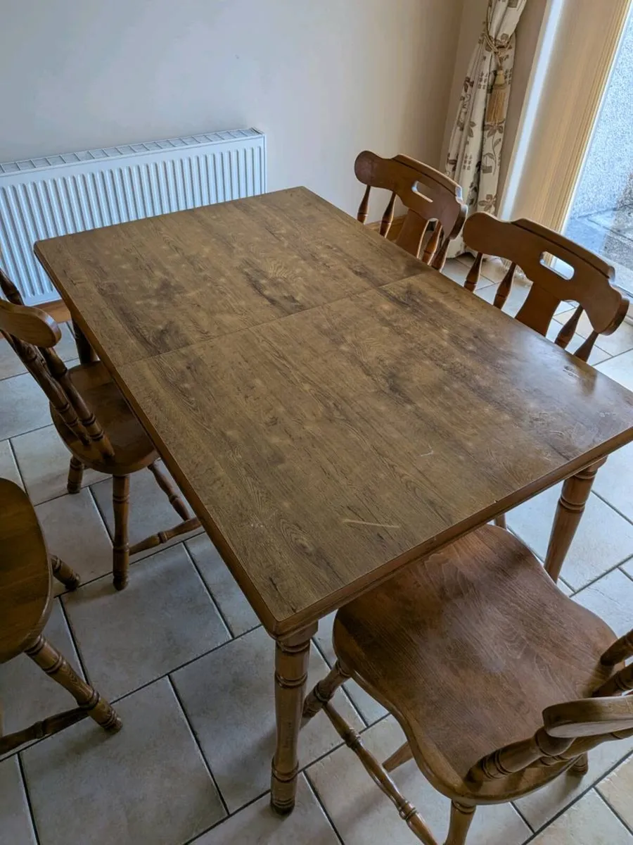 Table & chairs - Image 1