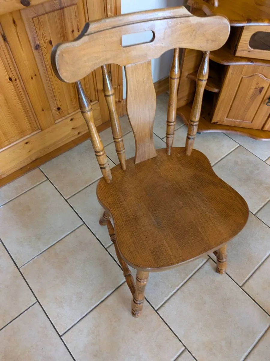 Table & chairs - Image 3
