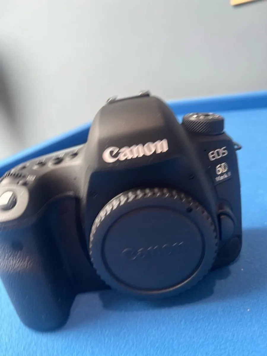Canon EOS 6D Mark II with Canon EF 20 35mm lens boxed new never used - Image 2