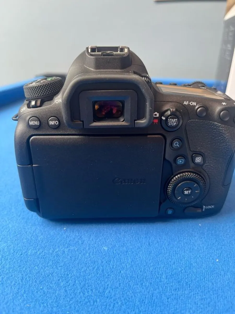 Canon EOS 6D Mark II with Canon EF 20 35mm lens boxed new never used - Image 3