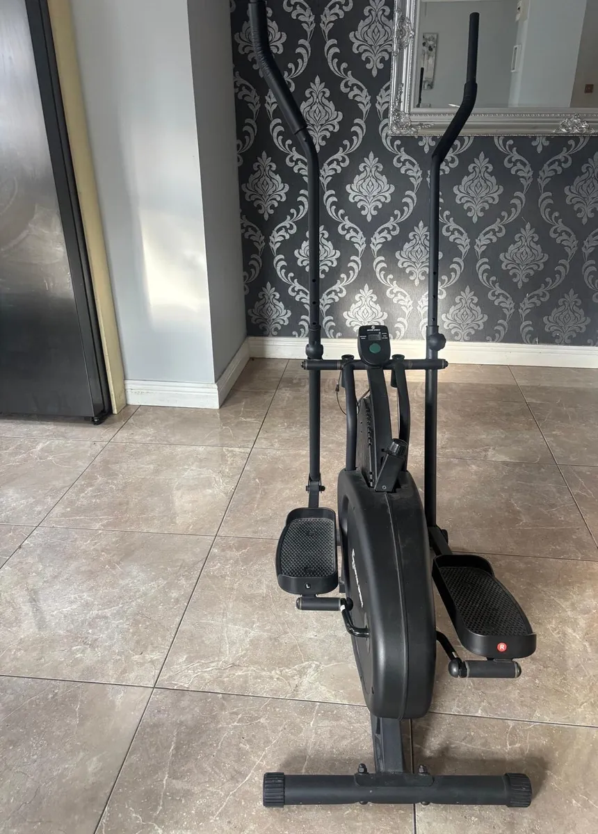 Cross trainer exercise machine - Image 1