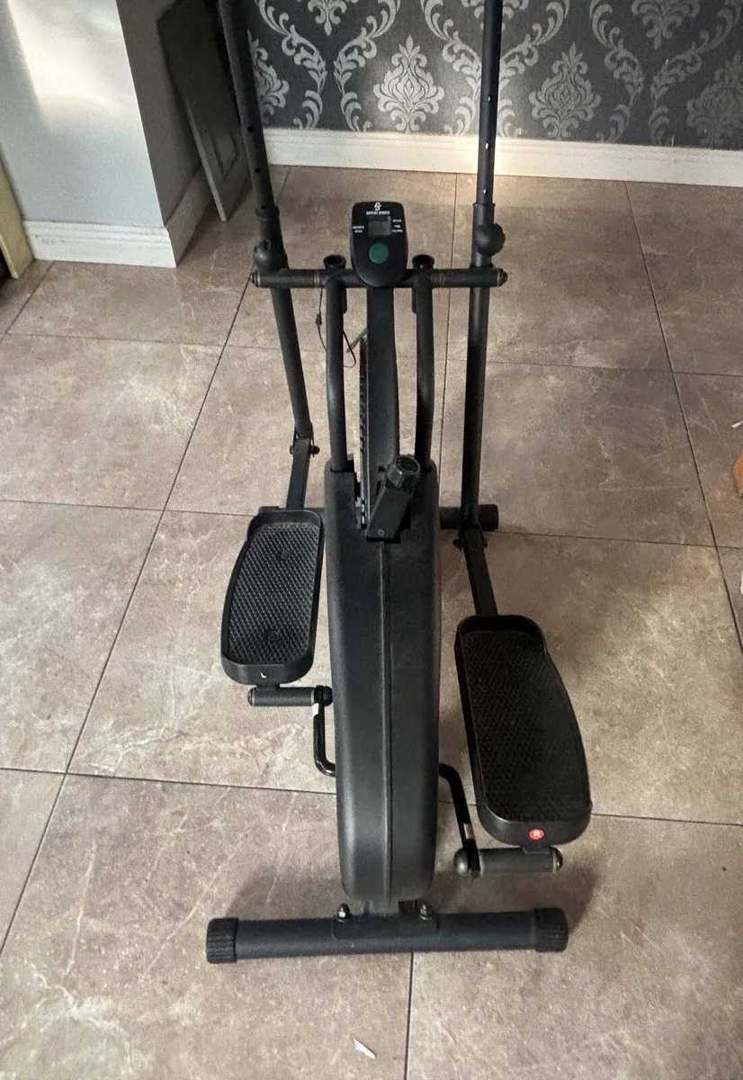 Cross trainer exercise machine - Image 2