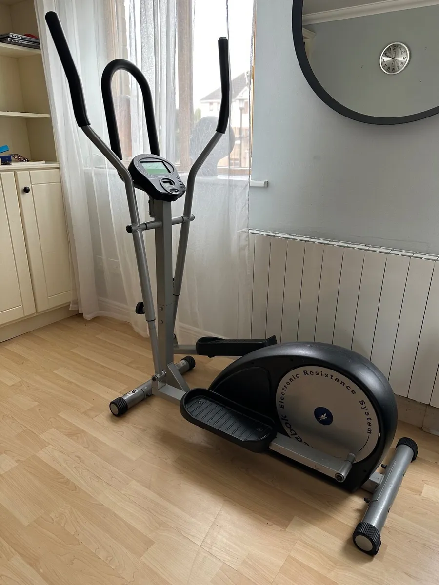 Reebok  cross trainer
