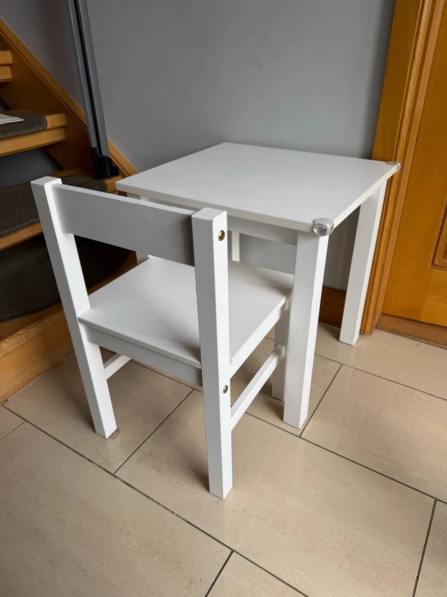 Children’s table and 2 chairs - Image 2