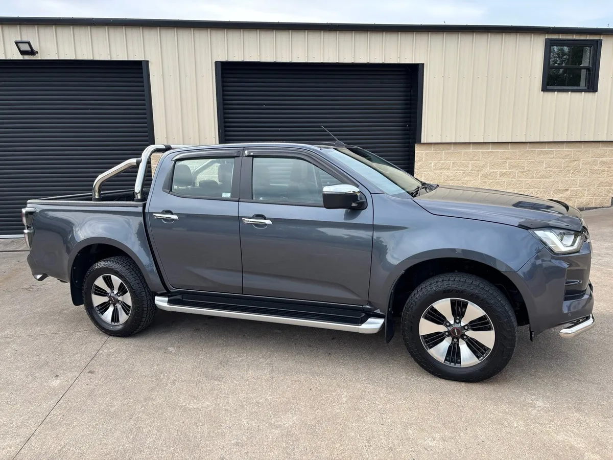 2023 ISUZU D-MAX DL40 AUTO - Image 3