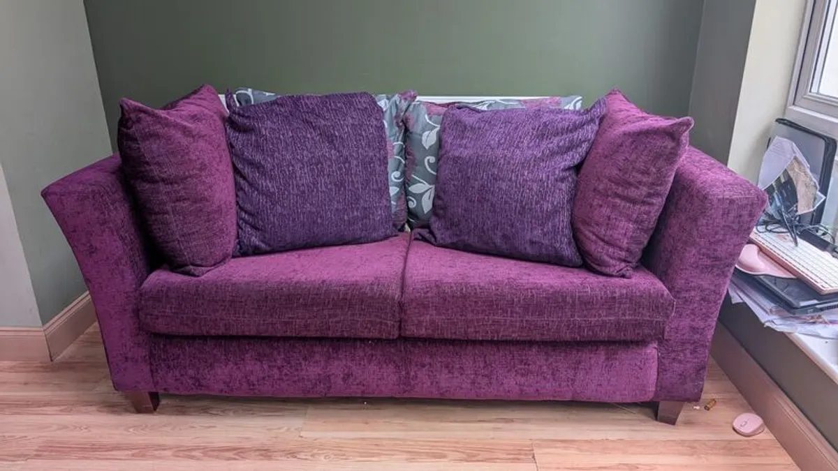 2 seat couch - Image 1