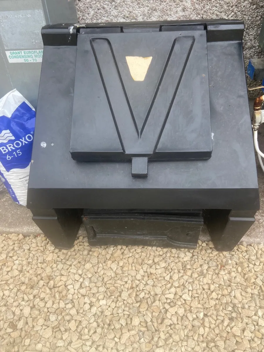 Large coal bunker - Image 1