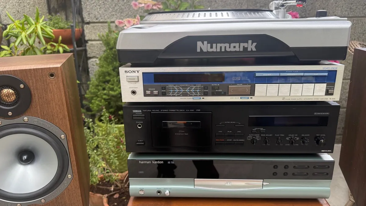 Audio set with stand and speakers+ 10 records - Image 4