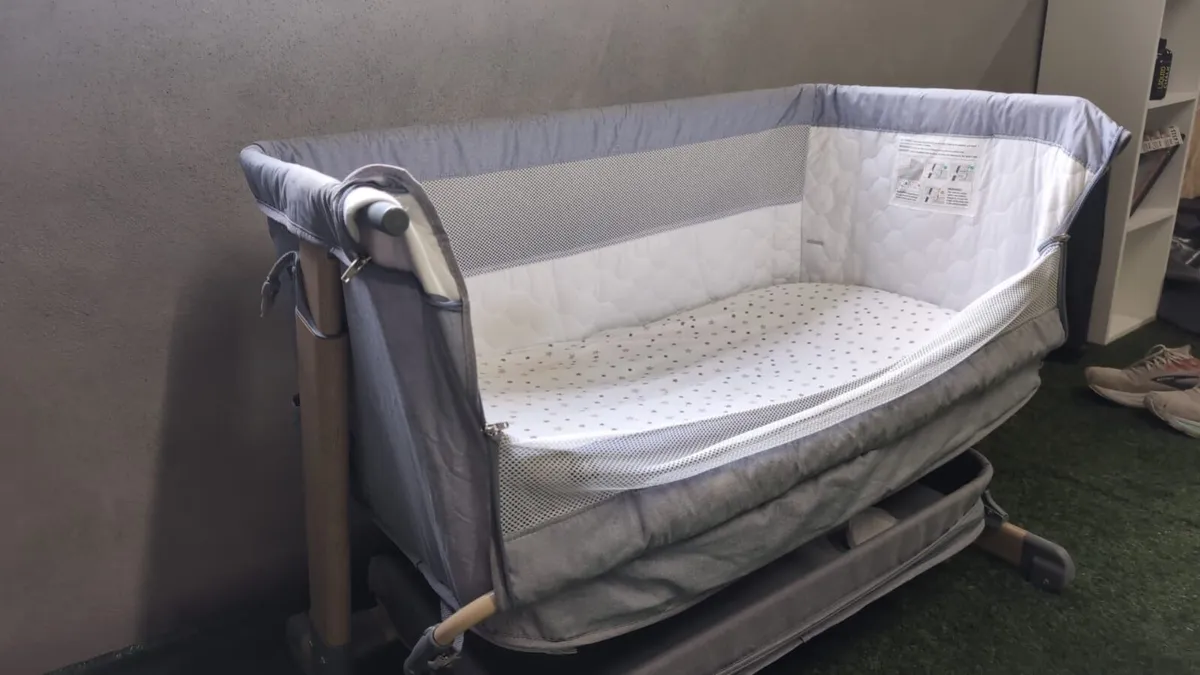 ‘Next to me’ infant bedside cot - Image 2