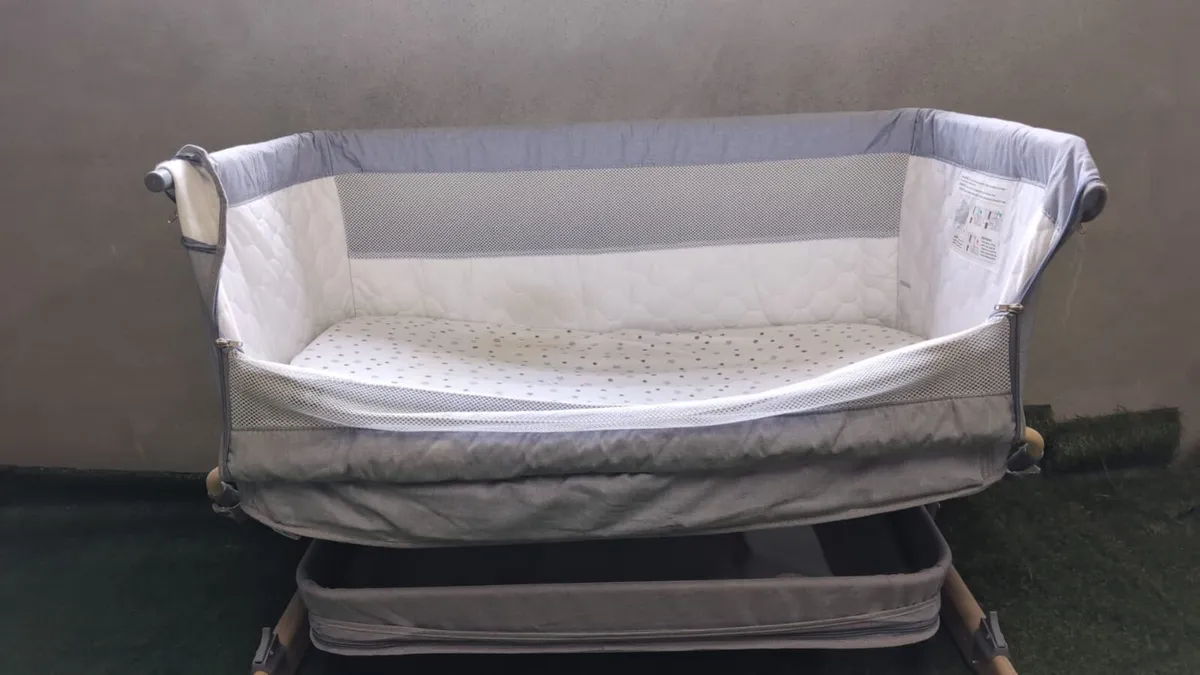 ‘Next to me’ infant bedside cot - Image 3