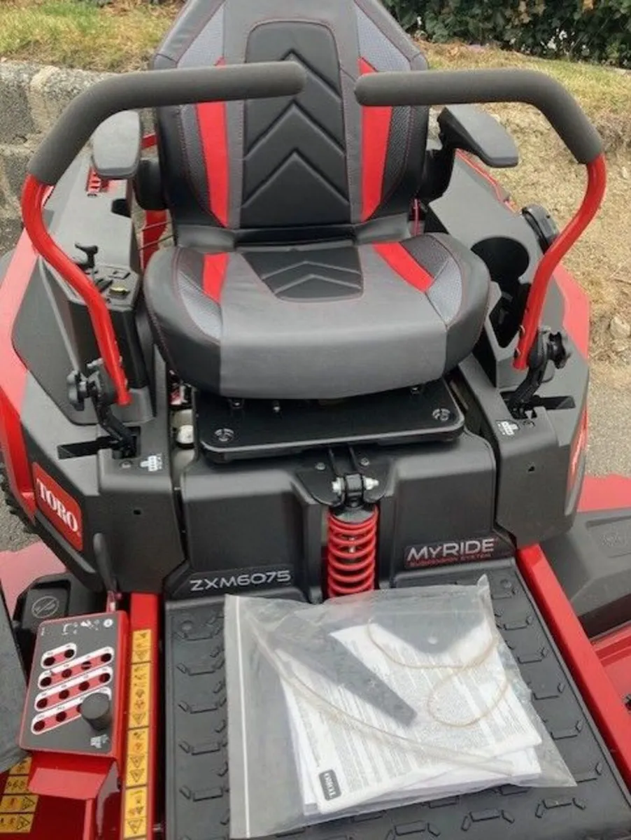 Toro 60'' Heavy Duty Zero Turn Mower - Kawasaki - Image 2