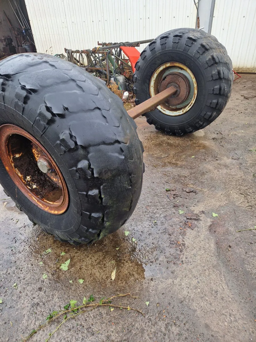 Wheels and axle - Image 1