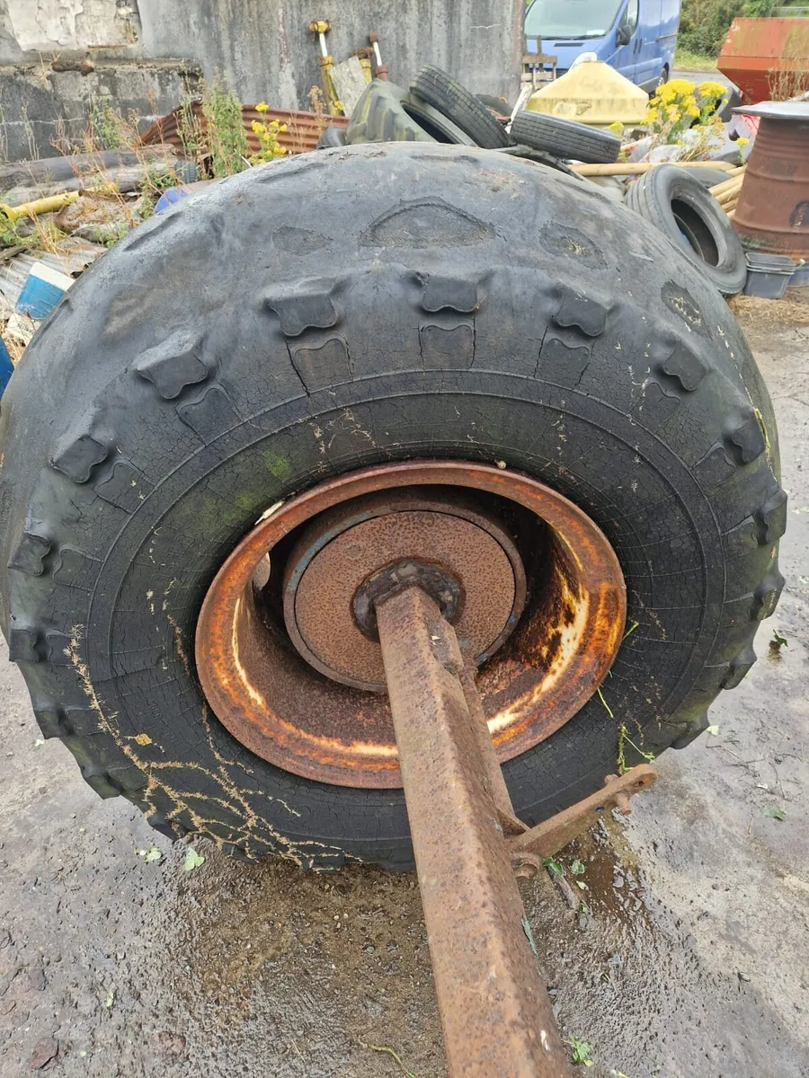 Wheels and axle - Image 2