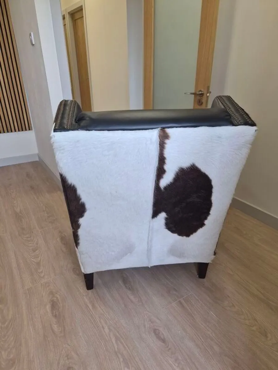 Queen Anne Leather Chair with natural cow hide - Image 2
