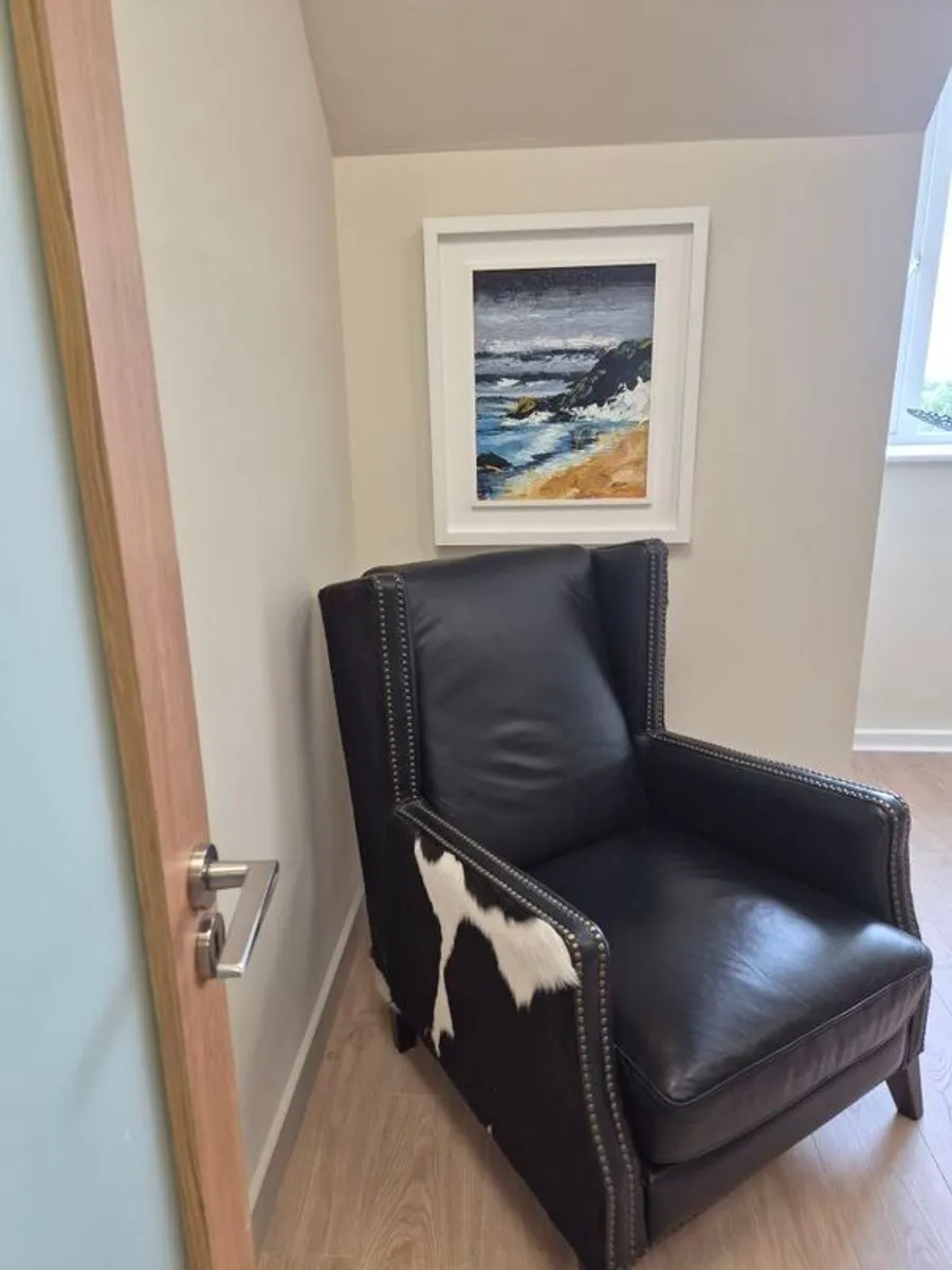 Queen Anne Leather Chair with natural cow hide - Image 1