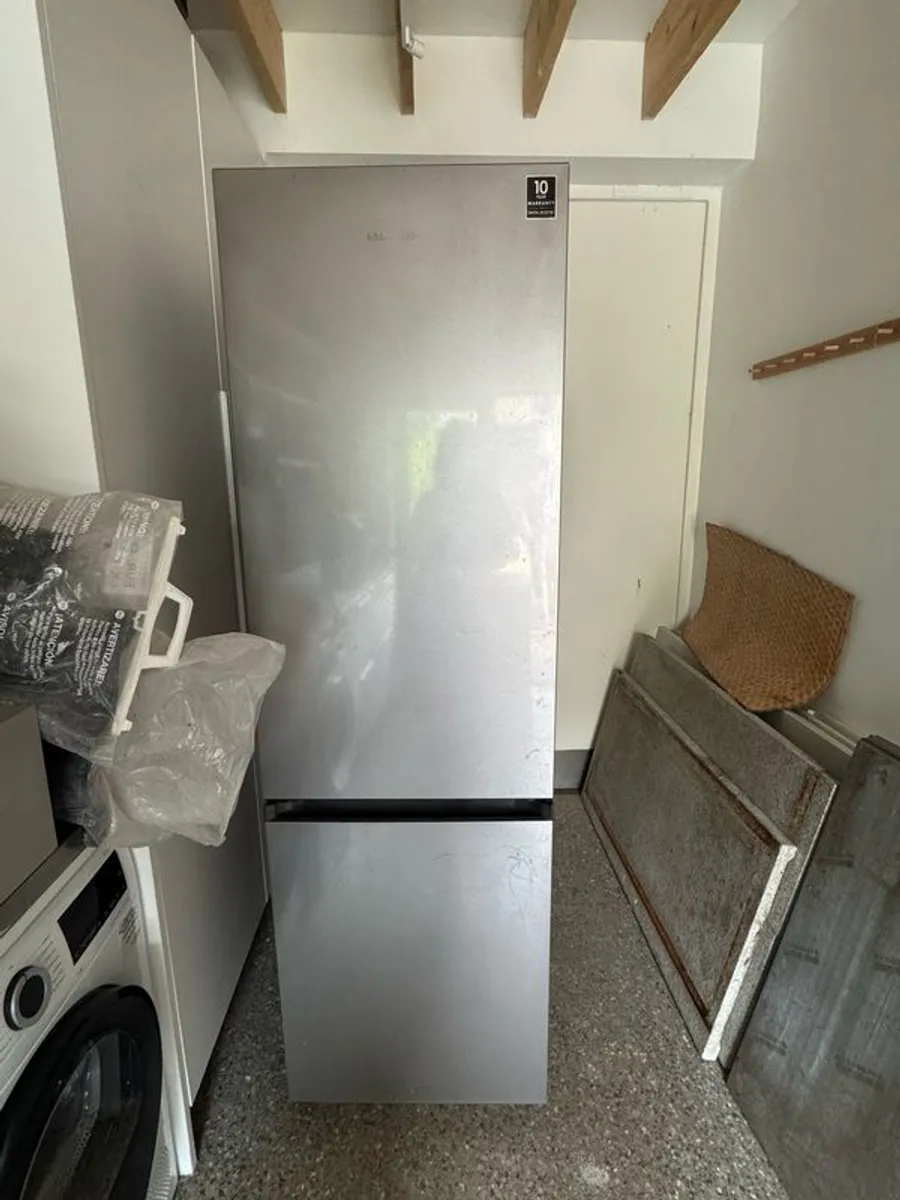 Samsung series 5 fridge freezer - Image 1