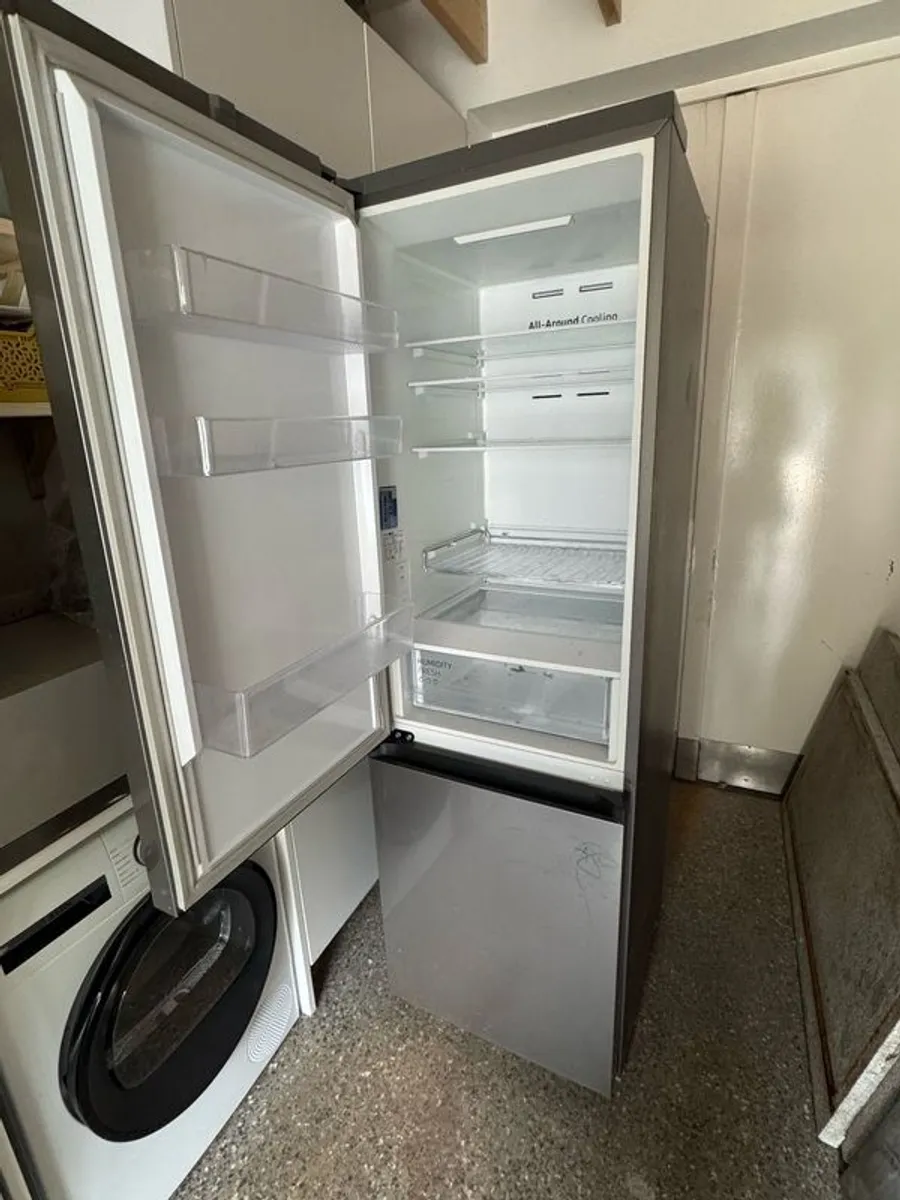 Samsung series 5 fridge freezer - Image 2