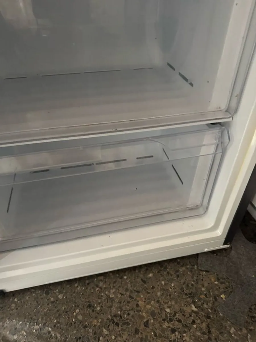 Samsung series 5 fridge freezer - Image 4