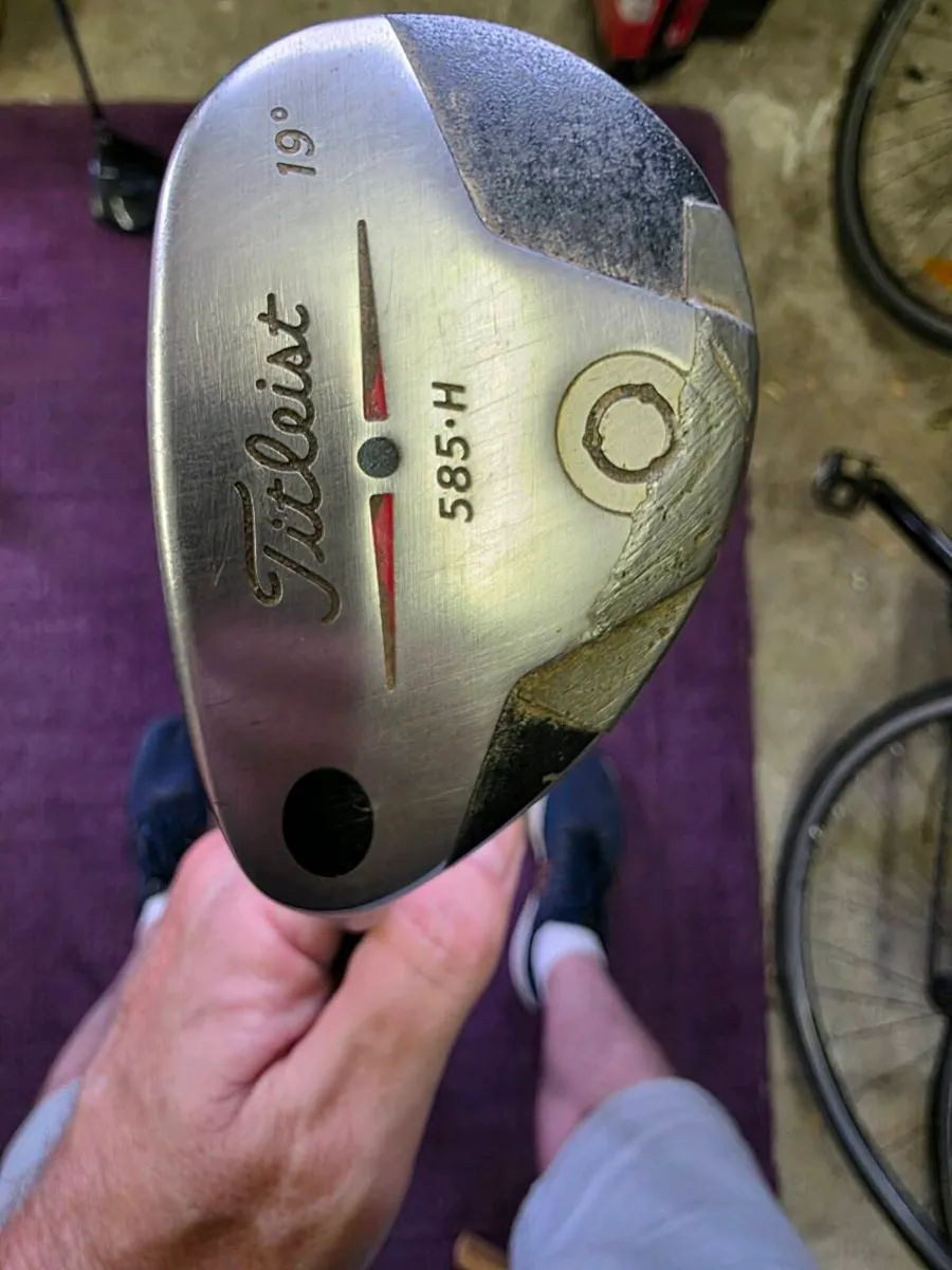 Left handed Titleist 585H 19deg Hybrid - Image 2