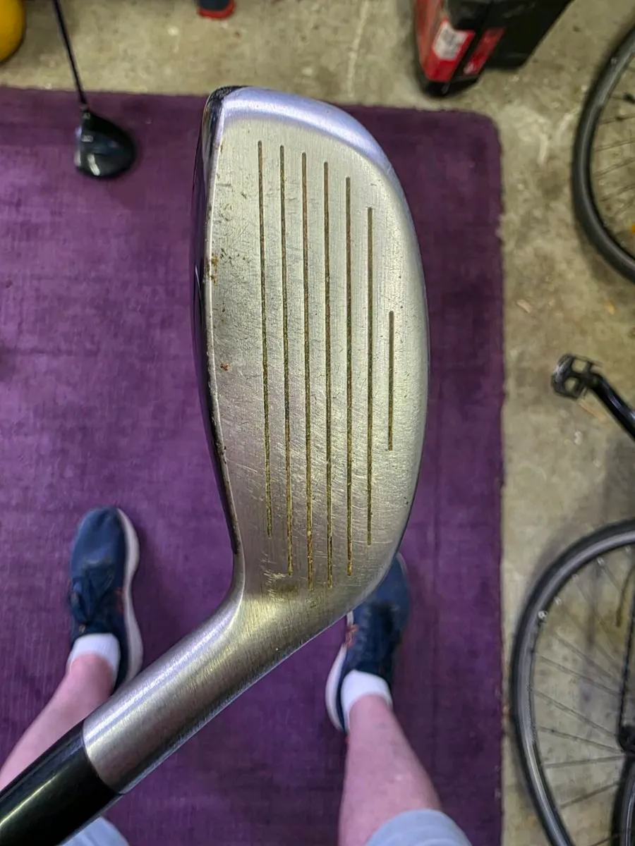 Left handed Titleist 585H 19deg Hybrid - Image 3