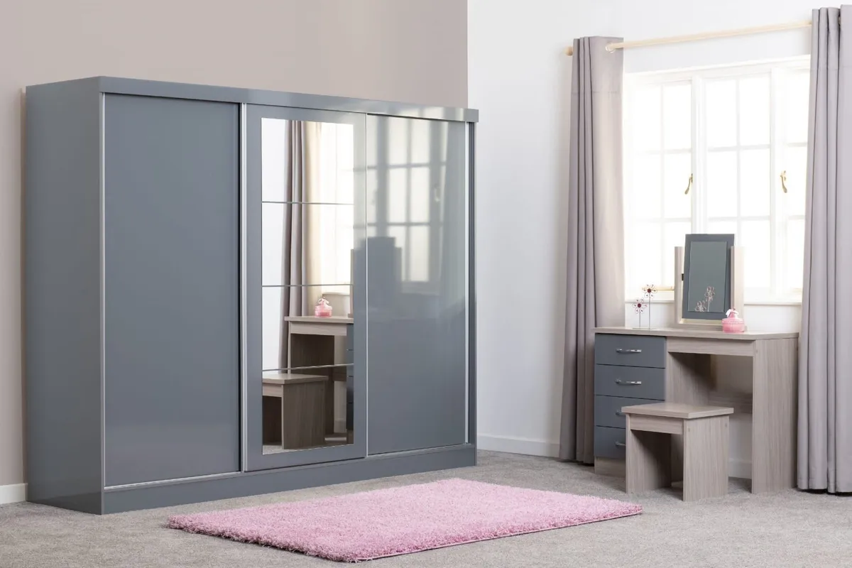 SLIDING DOOR WARDROBES - Image 2