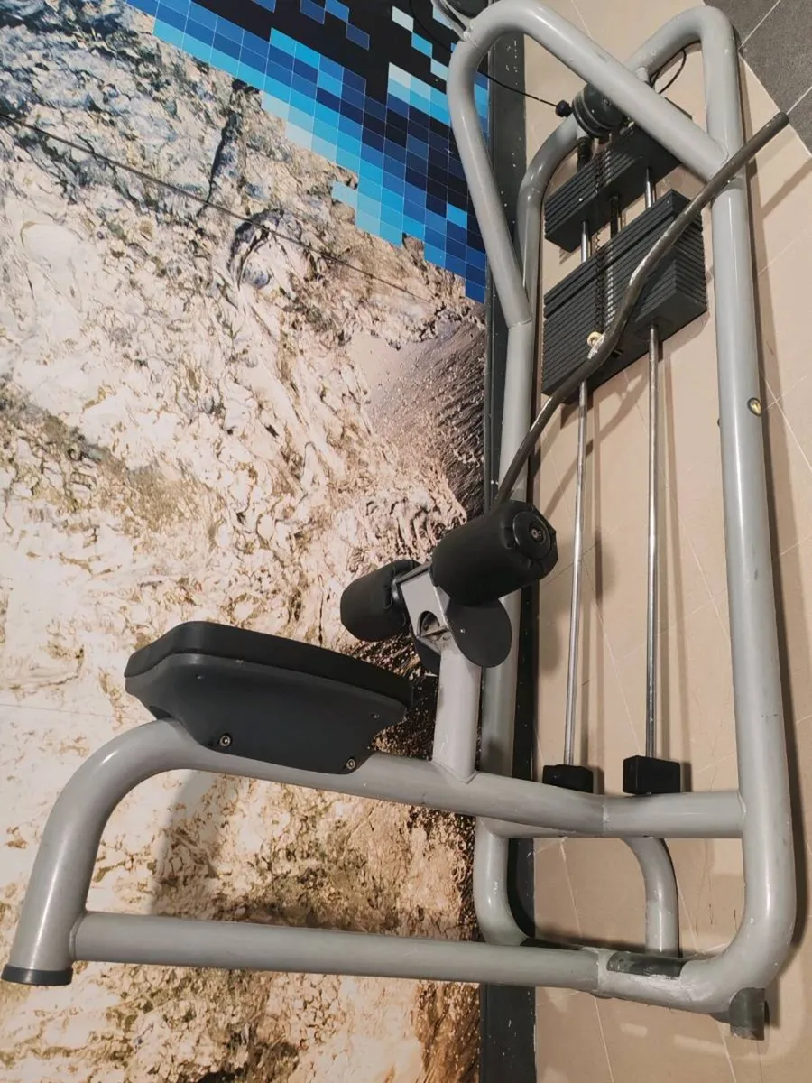 Commercial lat pulldown - Image 3