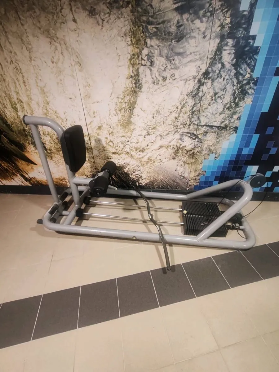 Commercial lat pulldown - Image 1