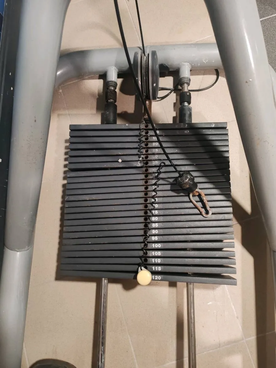 Commercial lat pulldown - Image 2