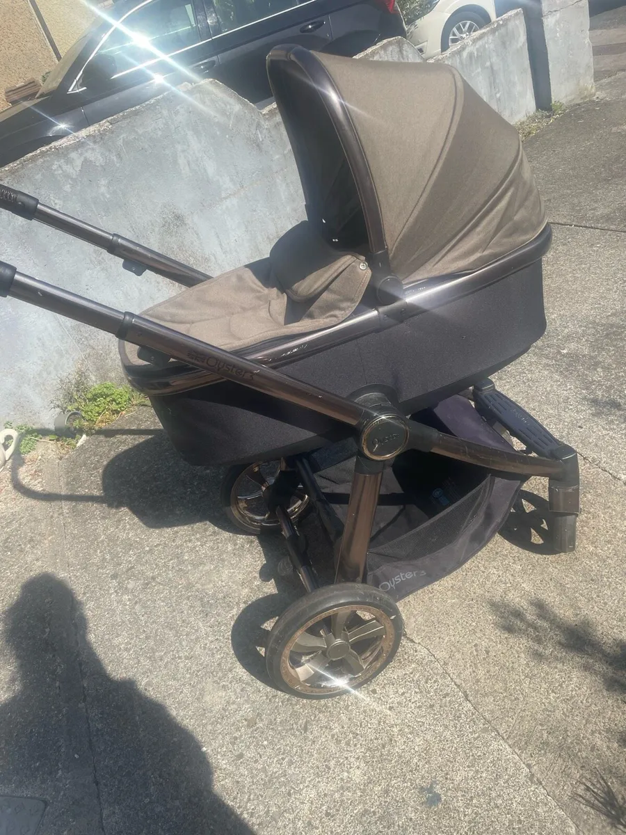 Oyster 3 2 in 1 travel system - Image 1