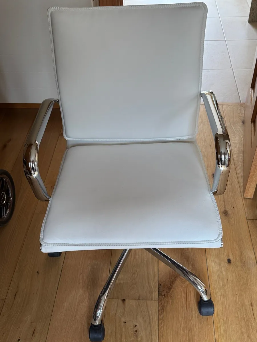 White office chair - Image 1
