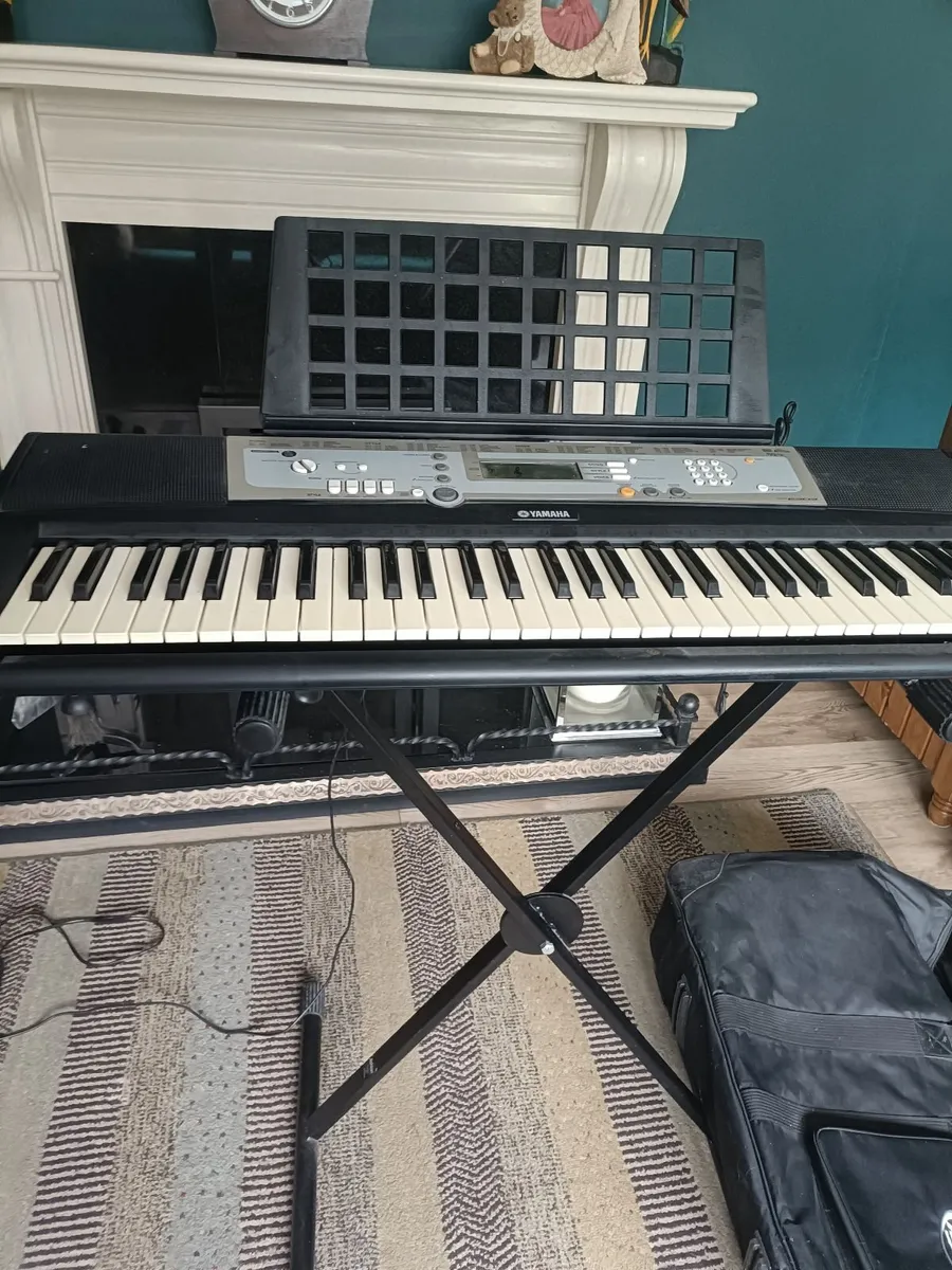 Yamaha keyboard PSR E203 - Image 3