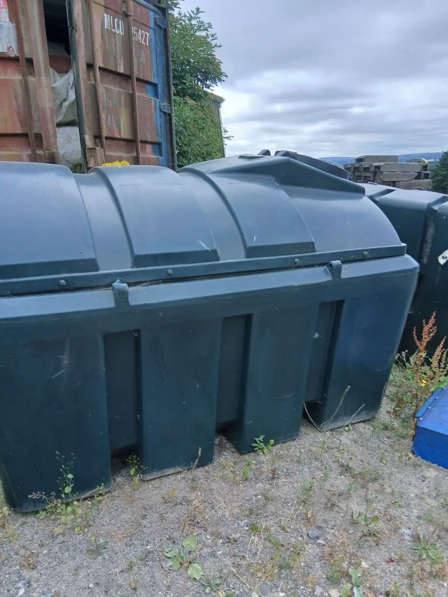Oil tanks - Image 1