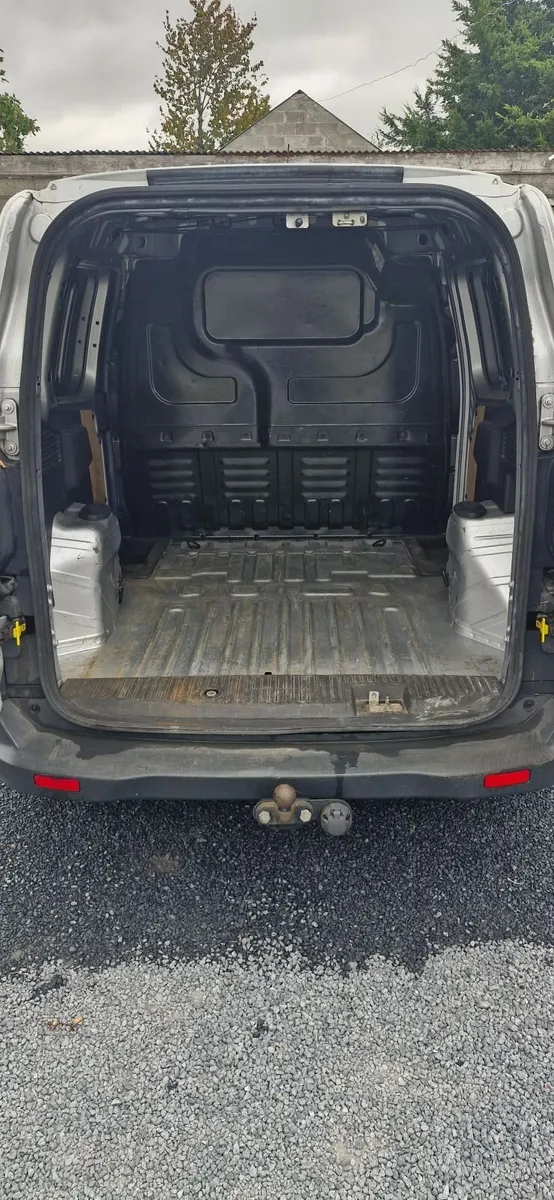 Ford Transit Courier 2016 - Image 2