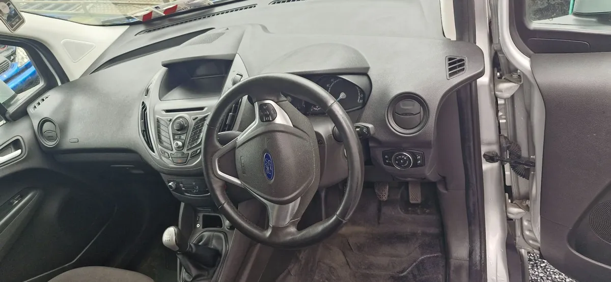 Ford Transit Courier 2016 - Image 3