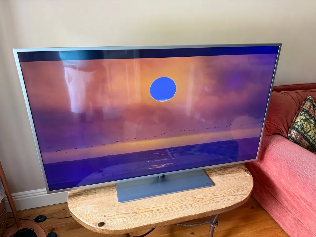 55” UHD SAMSUNG TV - Image 4