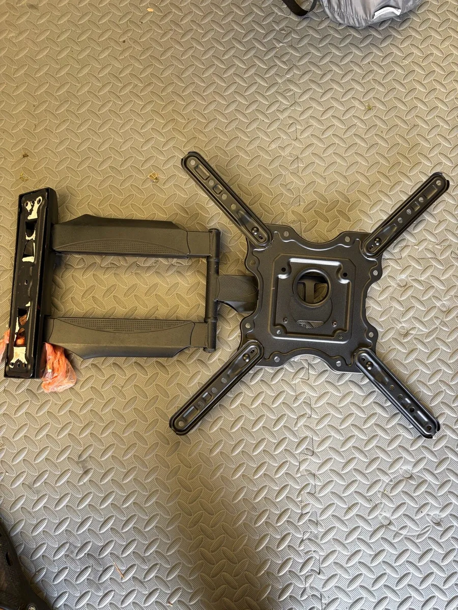 Invision TV wall mount