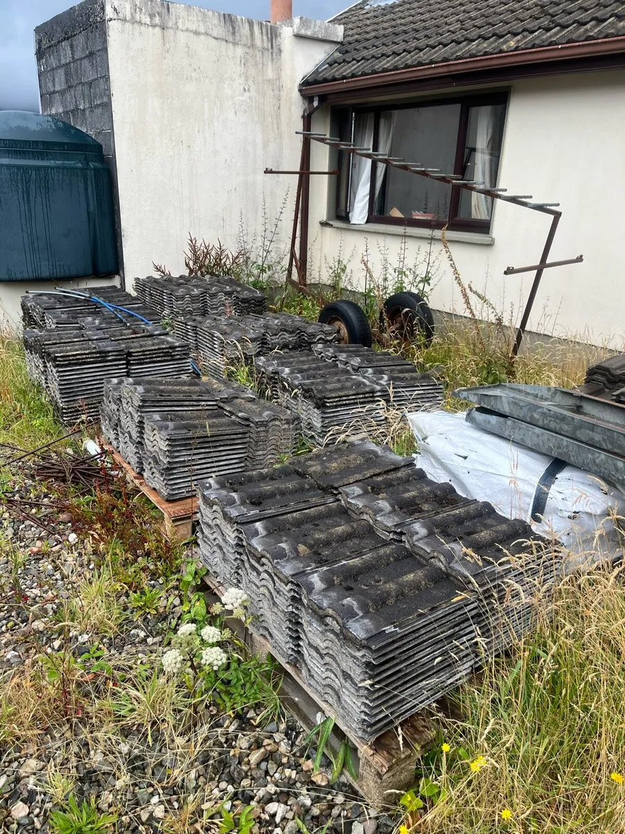 Red land 50 concrete roof tile - Image 1