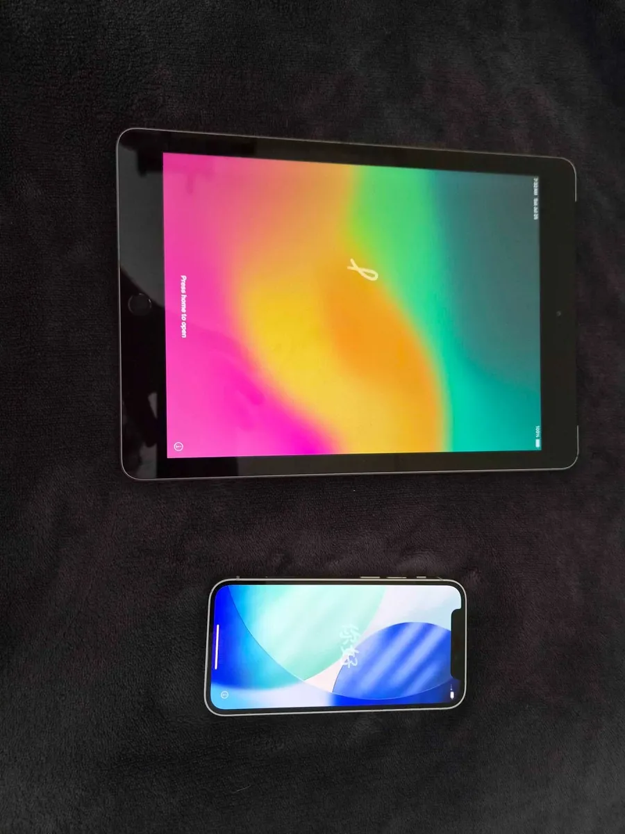 Apple IPAD & Apple IPhone - Image 2