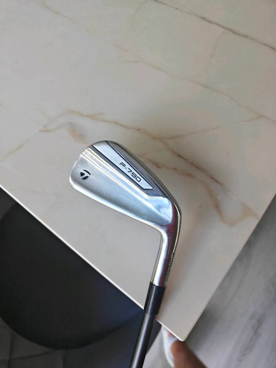 TaylorMade P790 2-iron - Image 1